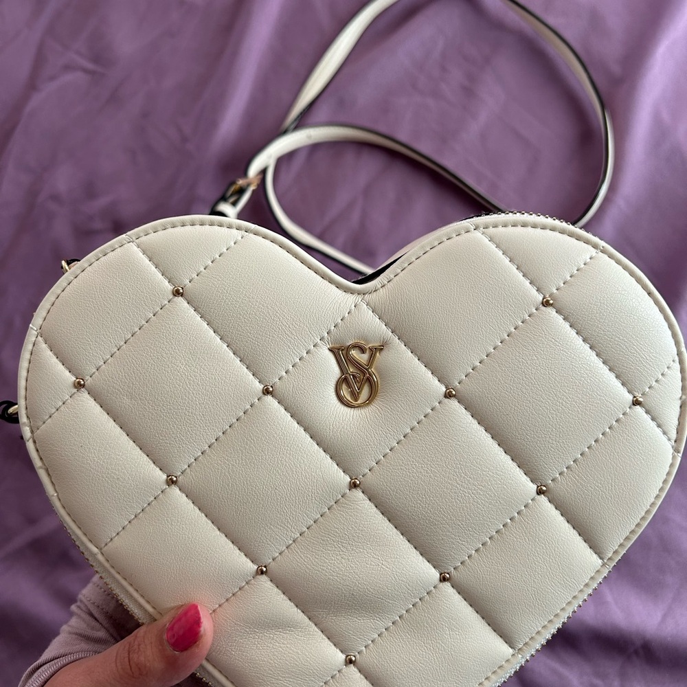 Victoria's Secret White Quilted Heart Crossbody Bag - Picture 3 of 4